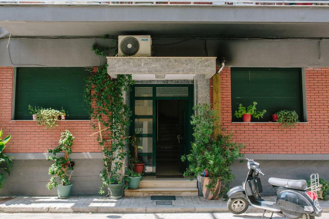 Cosy Downtown - *